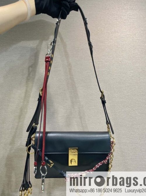 PRADA 🎉 New 🎉 1BD379 Small 🎉🎉 Black