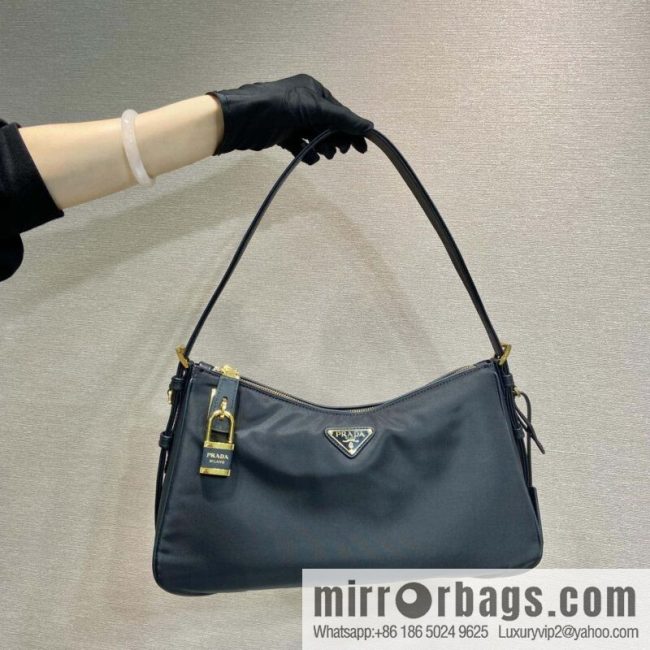 PRADA 🎉 new 🎉 1BC232 nylon lock bag🎉