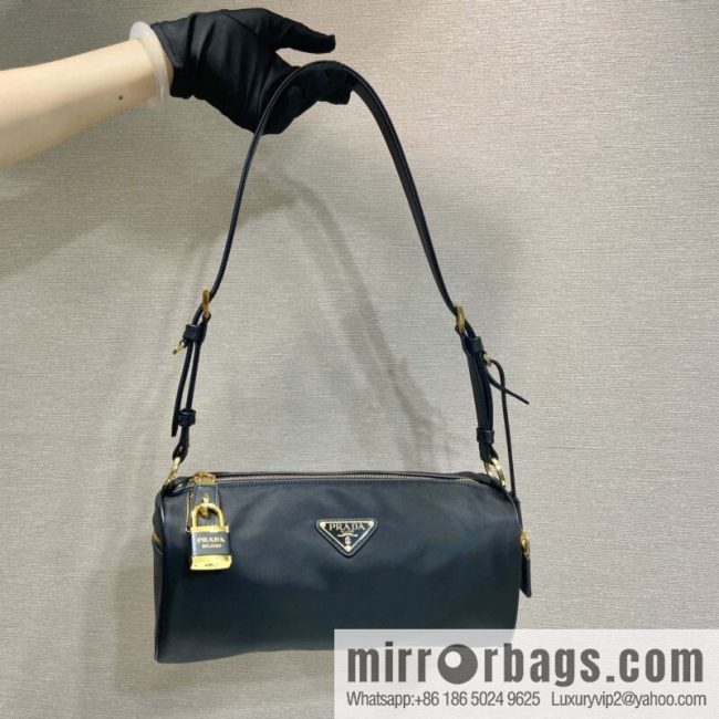 PRADA 🎉 new 🎉 1BC233 nylon lock bag🎉
