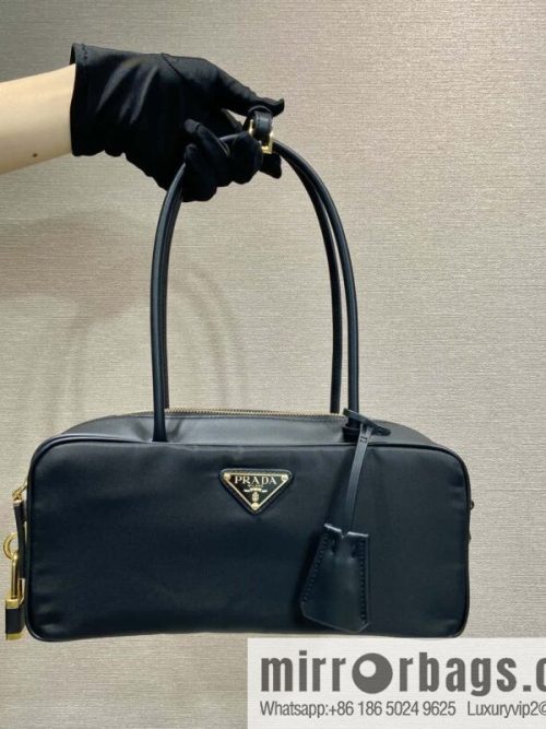 PRADA 🎉 new 🎉 1BB133 nylon lock bag🎉🎉