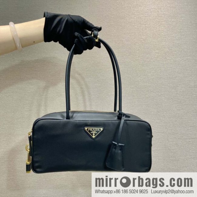 PRADA 🎉 new 🎉 1BB133 nylon lock bag🎉🎉