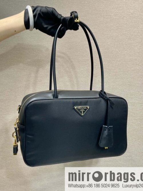 PRADA 🎉 new 🎉 1BB132 nylon lock bag🎉🎉