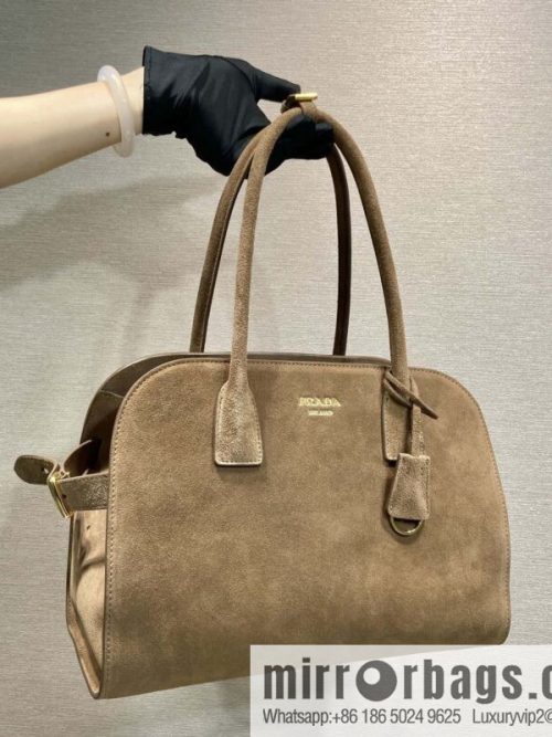 PRADA 🎉 matte pitot bag 🎉 1BG538🎉🎉