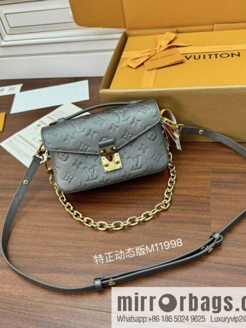 LV M11998 Pochette Métis East West