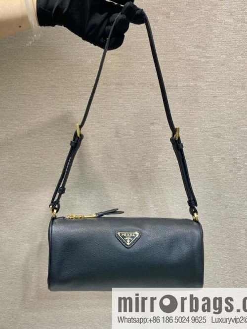 PRADA 🎉 new armpit bag 🎉 1NE058A calfskin/1BC239 🎉🎉 black