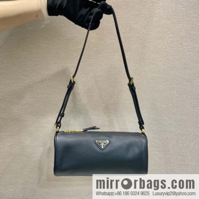 PRADA 🎉 new armpit bag 🎉 1NE058A calfskin/1BC239 🎉🎉 black