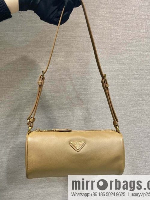 PRADA 🎉 new armpit bag 🎉 1NE058A calfskin/1BC239 🎉🎉 brown