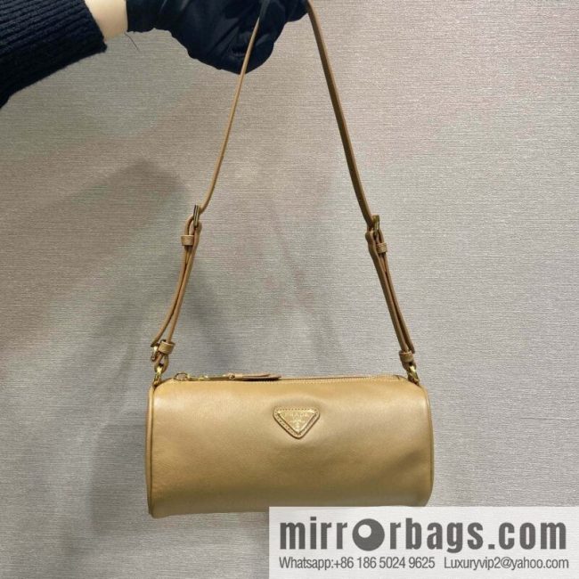 PRADA 🎉 new armpit bag 🎉 1NE058A calfskin/1BC239 🎉🎉 brown