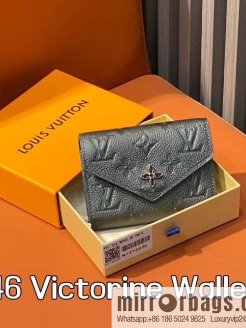 [Original order boutique] M12746 pearlescent gray, three-fold wallet series Victorine Wallet wallet