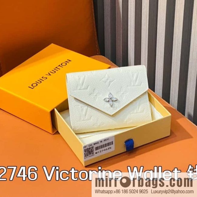 [Original order boutique] M12746 pearlescent white, three-fold wallet series Victorine Wallet wallet