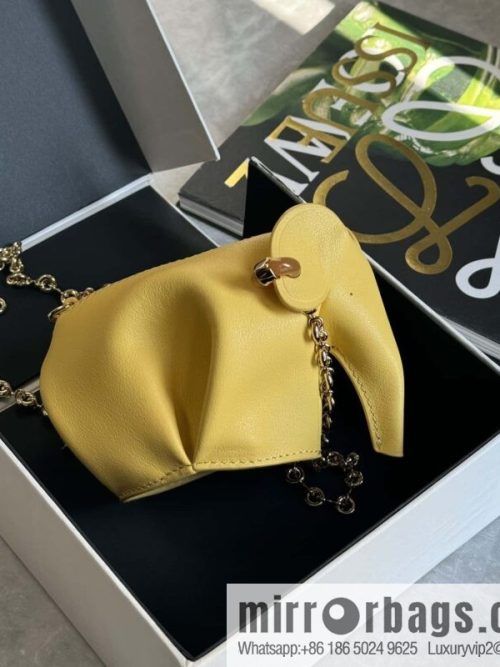 LOEWE\'s latest jade series small elephant bag 0193 yellow