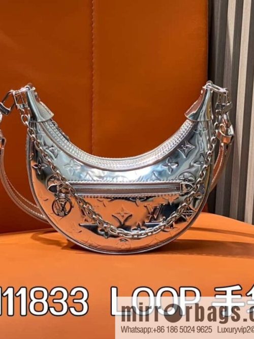 [Original order boutique] M11833 silver patent leather, chain moon bag series LOOP handbag