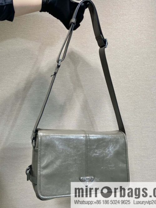 PRADA 🎉 new oil wax bag 🎉 2VD073 messenger bag 🎉🎉 brown