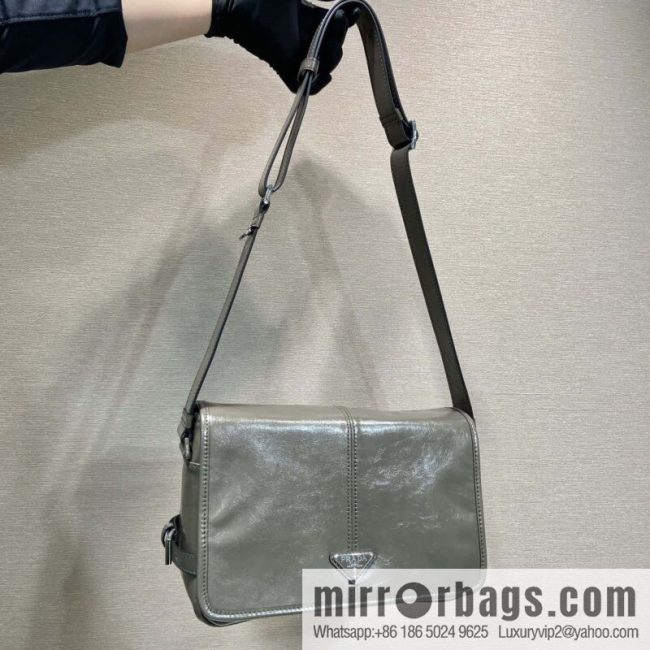 PRADA 🎉 new oil wax bag 🎉 2VD073 messenger bag 🎉🎉 brown
