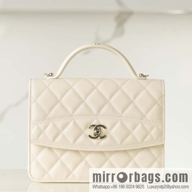 𝐂𝐡𝐚𝐧𝐞𝐥 𝟐𝟓𝐂 early spring backpack, milky white 🥛 AP4406
