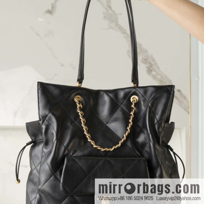 𝐂𝐡𝐚𝐧𝐞𝐥 𝟐𝟓𝐜 Early Spring 𝐬𝐡𝐨𝐩𝐩𝐢𝐧𝐠 𝐛𝐚𝐠 Big Tote, Black Gold 👜 AS5315