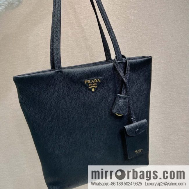PRADA 🎉 new tote bag 🎉 1BG550🎉