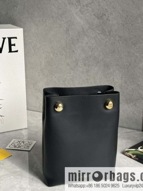 LOEWE Pebble Pouch 0905 Black