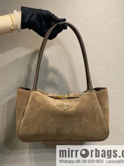 PRADA 🎉 new 🎉 1BA444 shoulder/matte leather🎉🎉