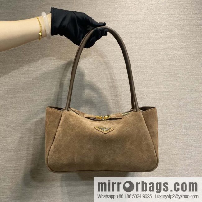 PRADA 🎉 new 🎉 1BA444 shoulder/matte leather🎉🎉