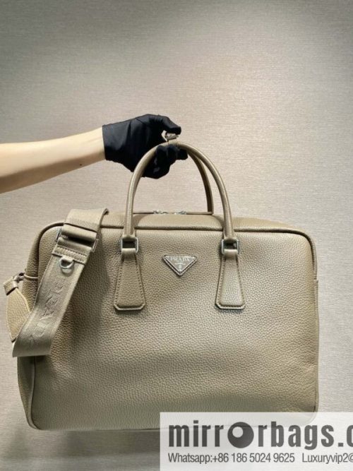PRADA 🎉 new briefcase 🎉 2VE339 extra large🎉🎉