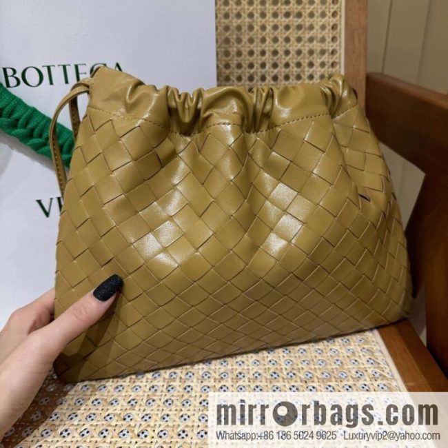 BV Medium Dustbag Clutch 796728 Pine cone brown