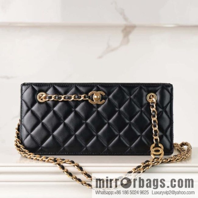 𝐂𝐡𝐚𝐧𝐞𝐥 𝟐𝟒𝐤 catwalk model, retro dinner bag, black 🖤 AS5203
