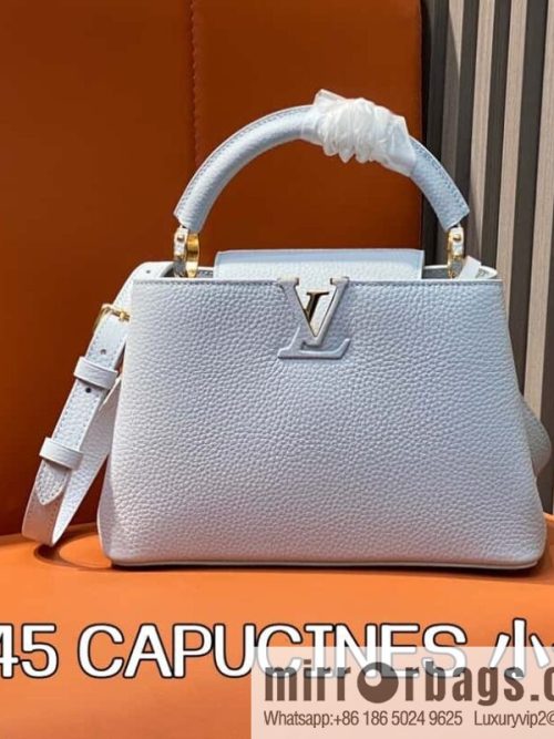 [Original order boutique] M24545 light blue, full leather cap that English series CAPUCINES small handbag M24727