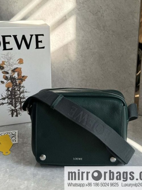 LOEWE latest | Pebble messenger bag 0522 green