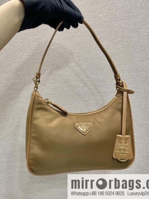 PRADA 🎉 Hobo 🎉 1N 204 M Gold Hardware🎉🎉