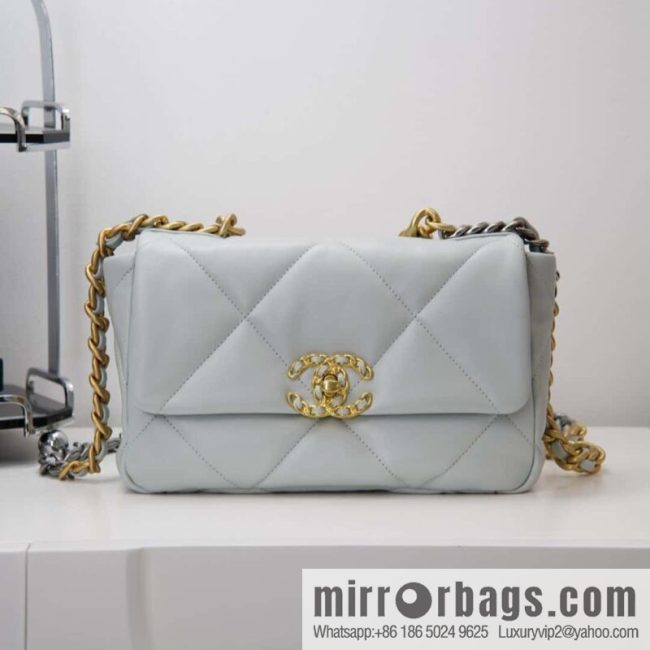 CHANEL 𝟏𝟗𝐛𝐚𝐠 light blue, small 🐳 AS1160