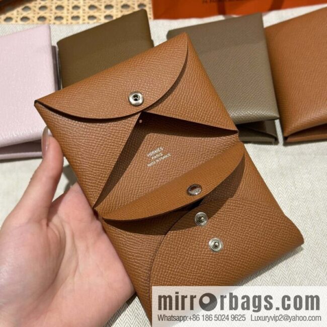 wsxc1740403811120_1-800x8001tr04hajvsg93452_20250702013447.jpg Calvi card bag H083674CKI2 change bag, gold brown.