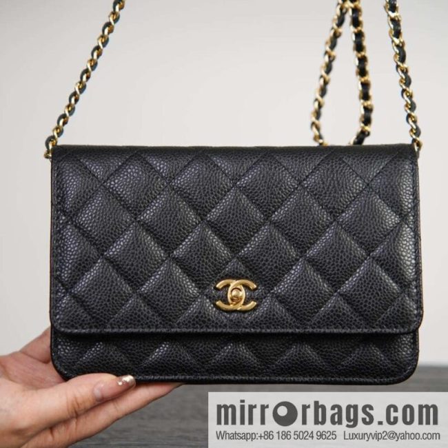 𝐂𝐡𝐚𝐧𝐞𝐥 𝟐𝟒𝐤 𝐰𝐨𝐜 fortune bag (button version) black cow gold 🖤 AP4241