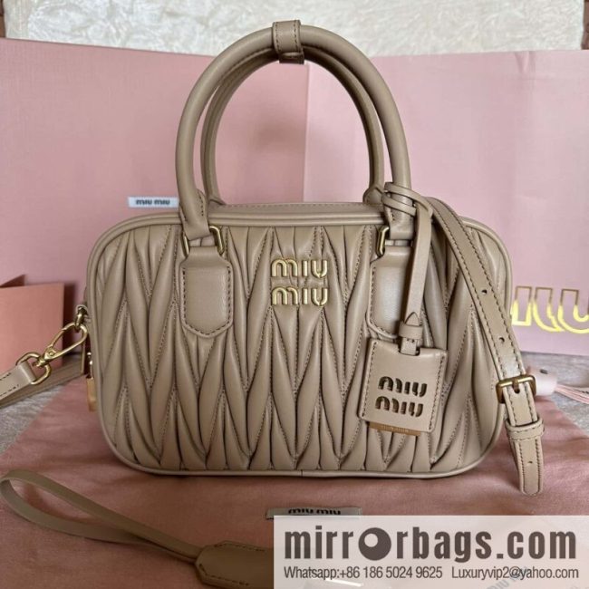 5BB124: MiuMiu\'s new too pretty bowling handbag, milk tea color Arcadie Matelassé soft sheepskin handbag