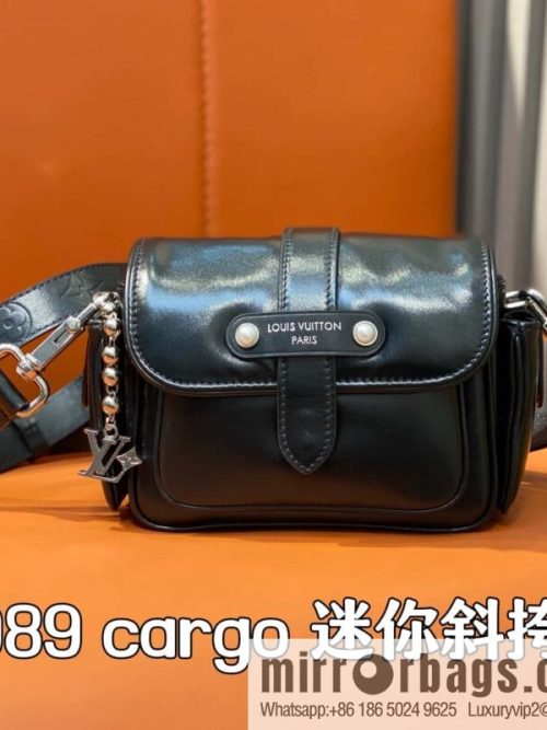 [Original single boutique] M13989 black full leather men\'s bag messenger bag cargo mini messenger handbag