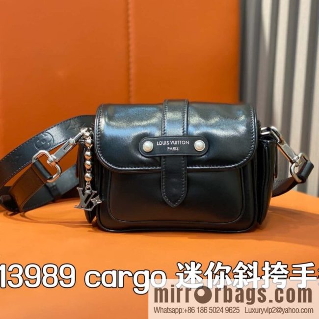 [Original single boutique] M13989 black full leather men\'s bag messenger bag cargo mini messenger handbag