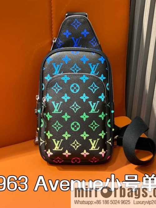 [Original single boutique] M13963 black gradual change earphones men\'s bag breast bag Avenue small shoulder bag