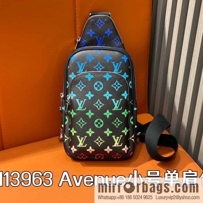 [Original single boutique] M13963 black gradual change earphones men\'s bag breast bag Avenue small shoulder bag