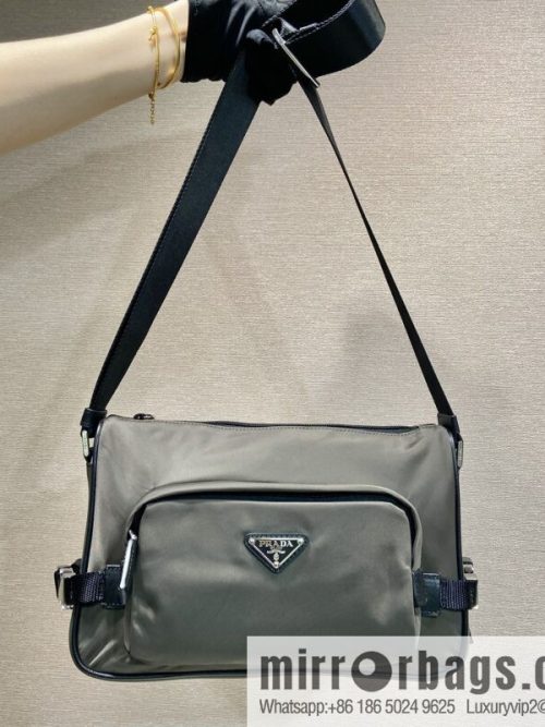 PRADA 🎉 new messenger bag 🎉🎉 2VH192 small 🎉🎉 grey