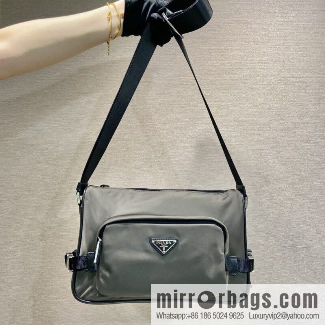 PRADA 🎉 new messenger bag 🎉🎉 2VH192 small 🎉🎉 grey