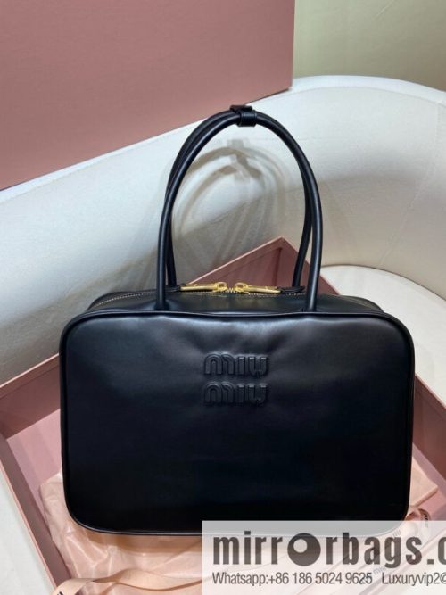 𝐌𝐈𝐔𝐌𝐈𝐔 new upgraded long handle briefcase ✨ 5BB117 black