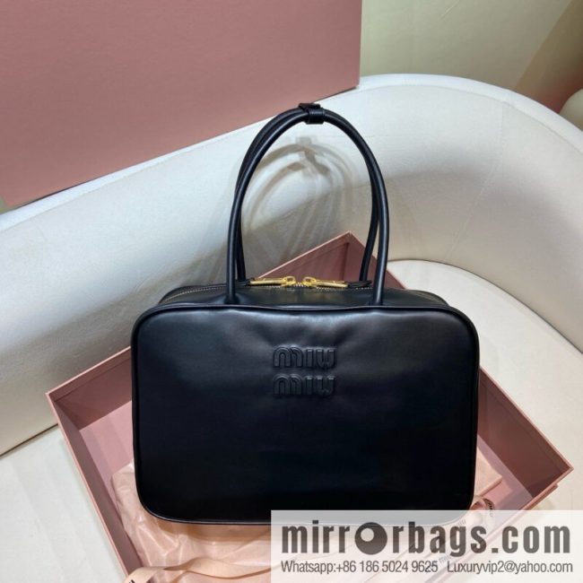 𝐌𝐈𝐔𝐌𝐈𝐔 new upgraded long handle briefcase ✨ 5BB117 black