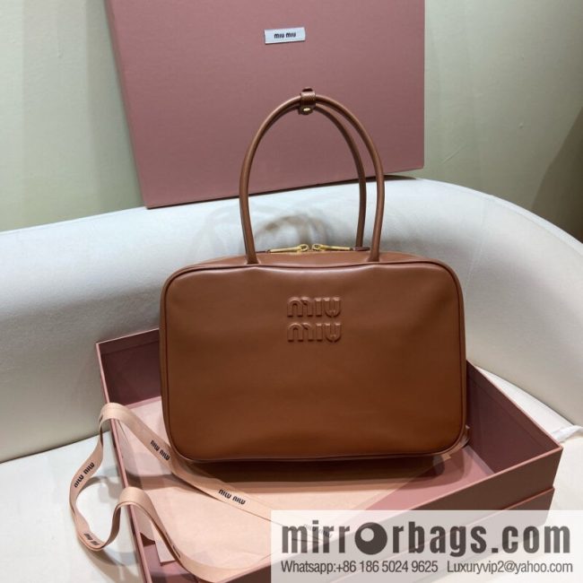 𝐌𝐈𝐔𝐌𝐈𝐔 new upgraded long handle briefcase ✨ 5BB117 brown