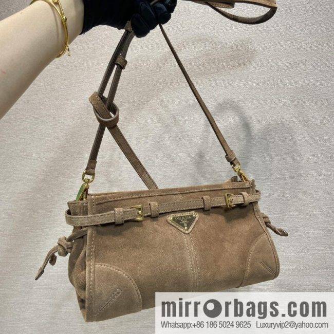 PRADA 🎉 LusSo lf suede 🎉 1BA215 crossbody bag🎉