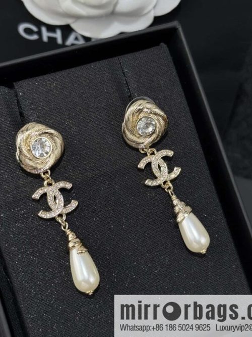 ❗️New ❗️☀️ New ☑️ Chanel gold full diamond double c pearl stud earrings ☀️