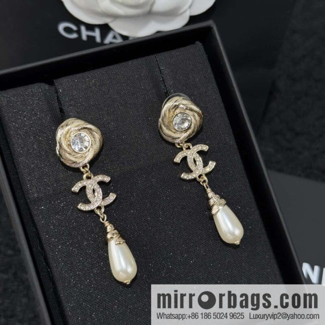 ❗️New ❗️☀️ New ☑️ Chanel gold full diamond double c pearl stud earrings ☀️