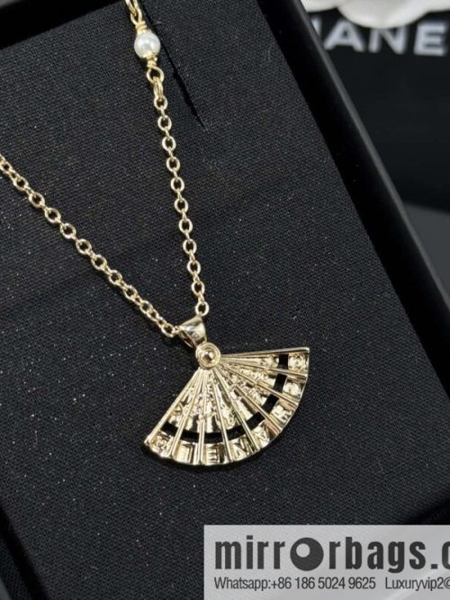 ❗️New ❗️☀️ New ☑️ Chanel fan double c necklace ☀️
