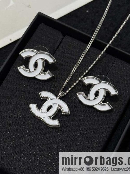 ❗️New ❗️ ☀️ New ☑️ Chanel White Double C Necklace Earrings ☀️