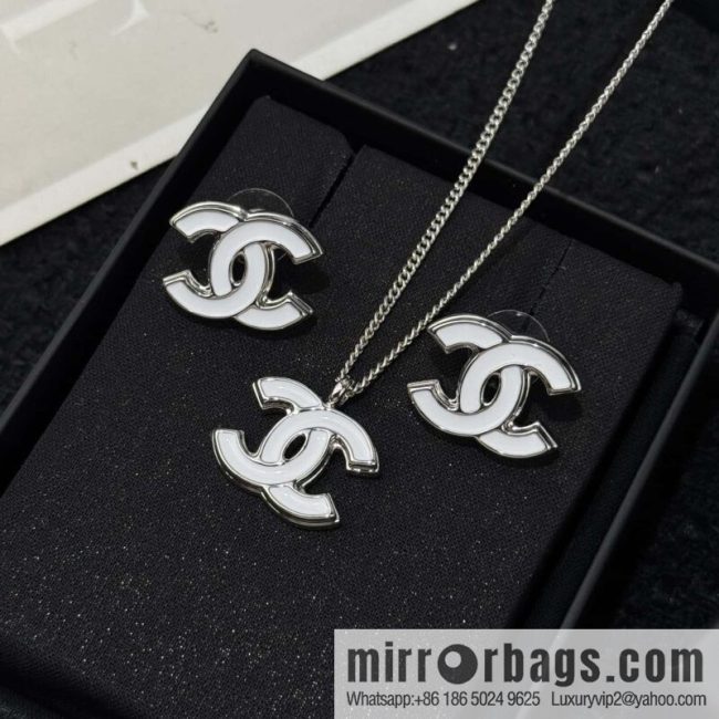❗️New ❗️ ☀️ New ☑️ Chanel White Double C Necklace Earrings ☀️