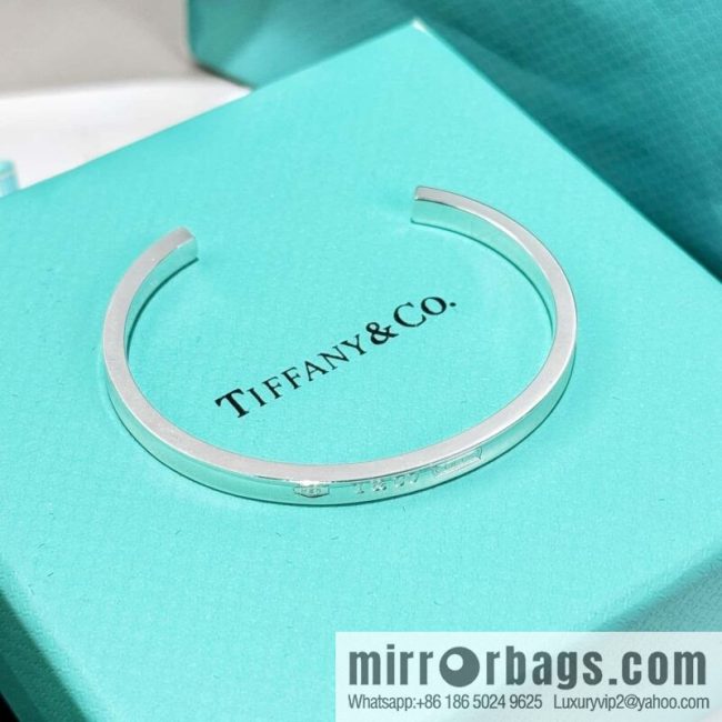 ❗️New ❗️ Tiffany & Co. T 1837 bracelet